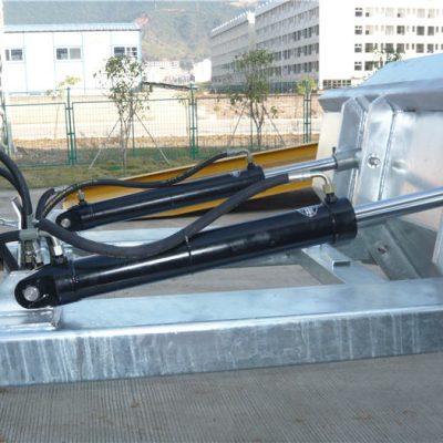Dễ sử dụng máy móc khóa tích cực. Chuỗi an toàn đảm bảo phễu để xử lý xe. Đường nối hàn ngăn ngừa rò rỉ. Mở ngã ba cực sâu. 2 "hình thành môi trên. Kết thúc men xanh cao